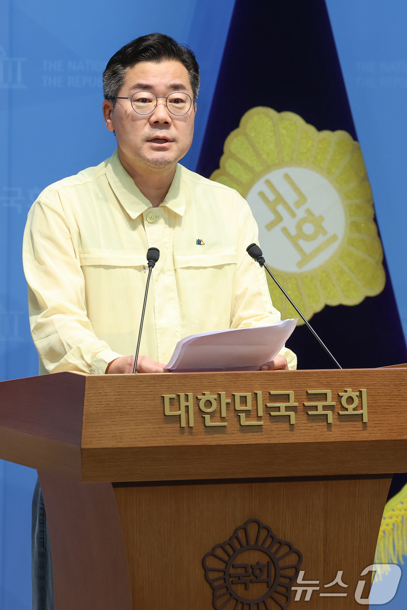 (서울=뉴스1) 안은나 기자 = 박찬대 더불어민주당 당대표 후보가 24일 오전 서울 여의도 국회 소통관에서 검찰과거사위원회법 제정 등 검찰개혁 관련 기자회견을 하고 있다. 2025 …