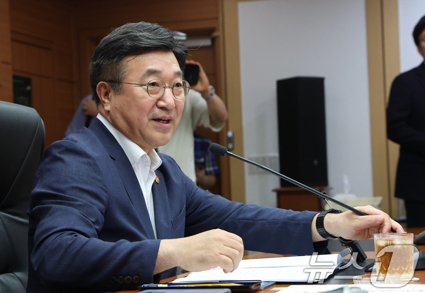 (서울=뉴스1) 임세영 기자 = 윤호중 행정안전부 장관이 24일 오전 서울 종로구 정부서울청사에서 열린 제5회 중앙·지방정책협의회 회의에서 발언을 하고 있다. 2025.7.24/뉴 …