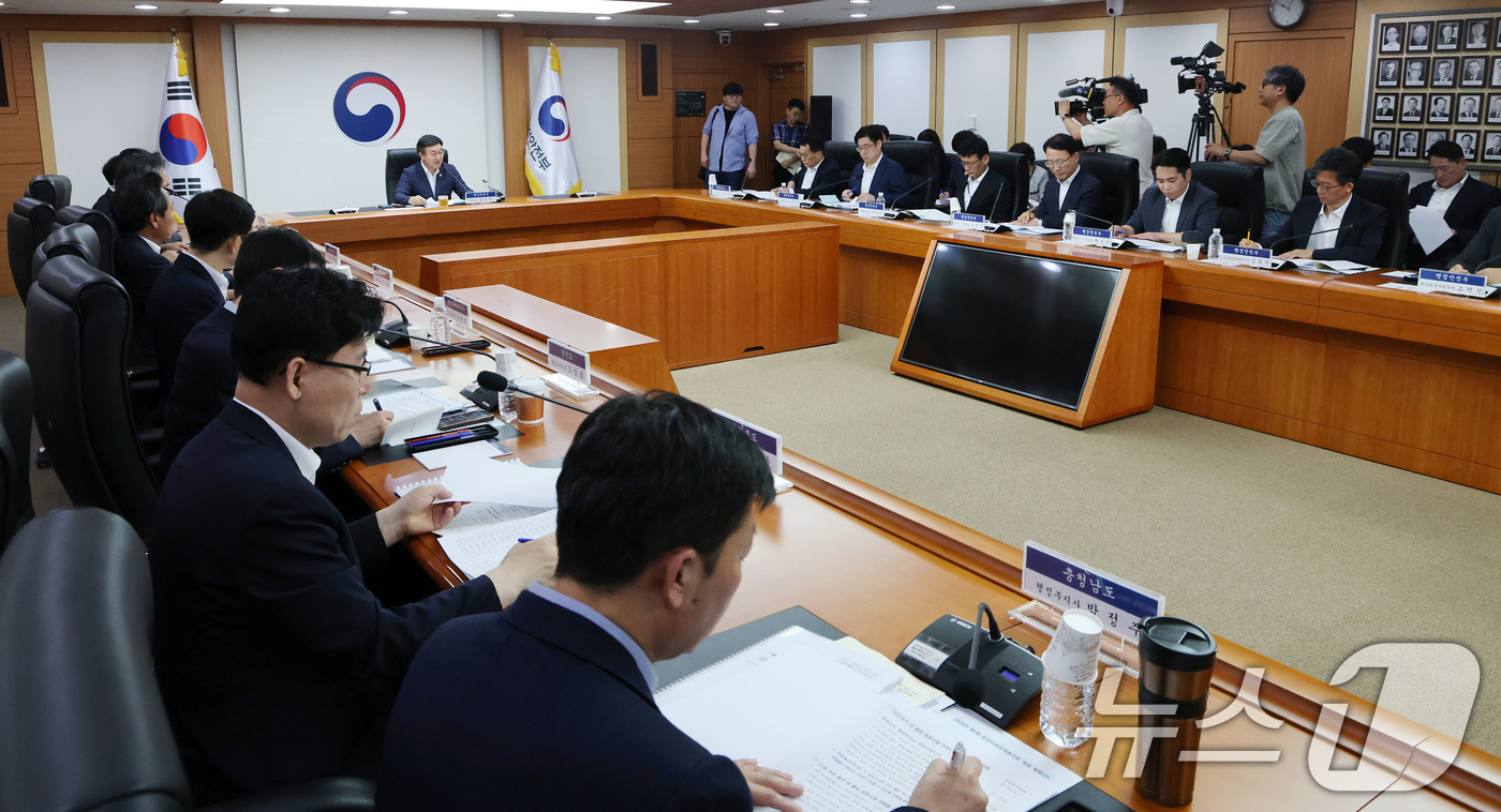 (서울=뉴스1) 임세영 기자 = 윤호중 행정안전부 장관이 24일 오전 서울 종로구 정부서울청사에서 열린 제5회 중앙·지방정책협의회 회의에서 모두발언을 하고 있다. 2025.7.24 …