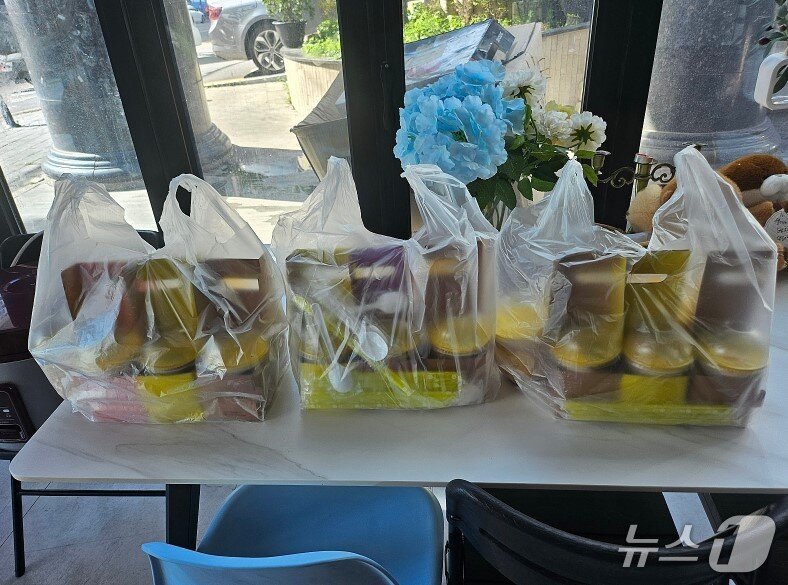 본문 이미지 - A 씨가 동네 보육원에 기부한 컵빙수. (아프니까 사장이다)