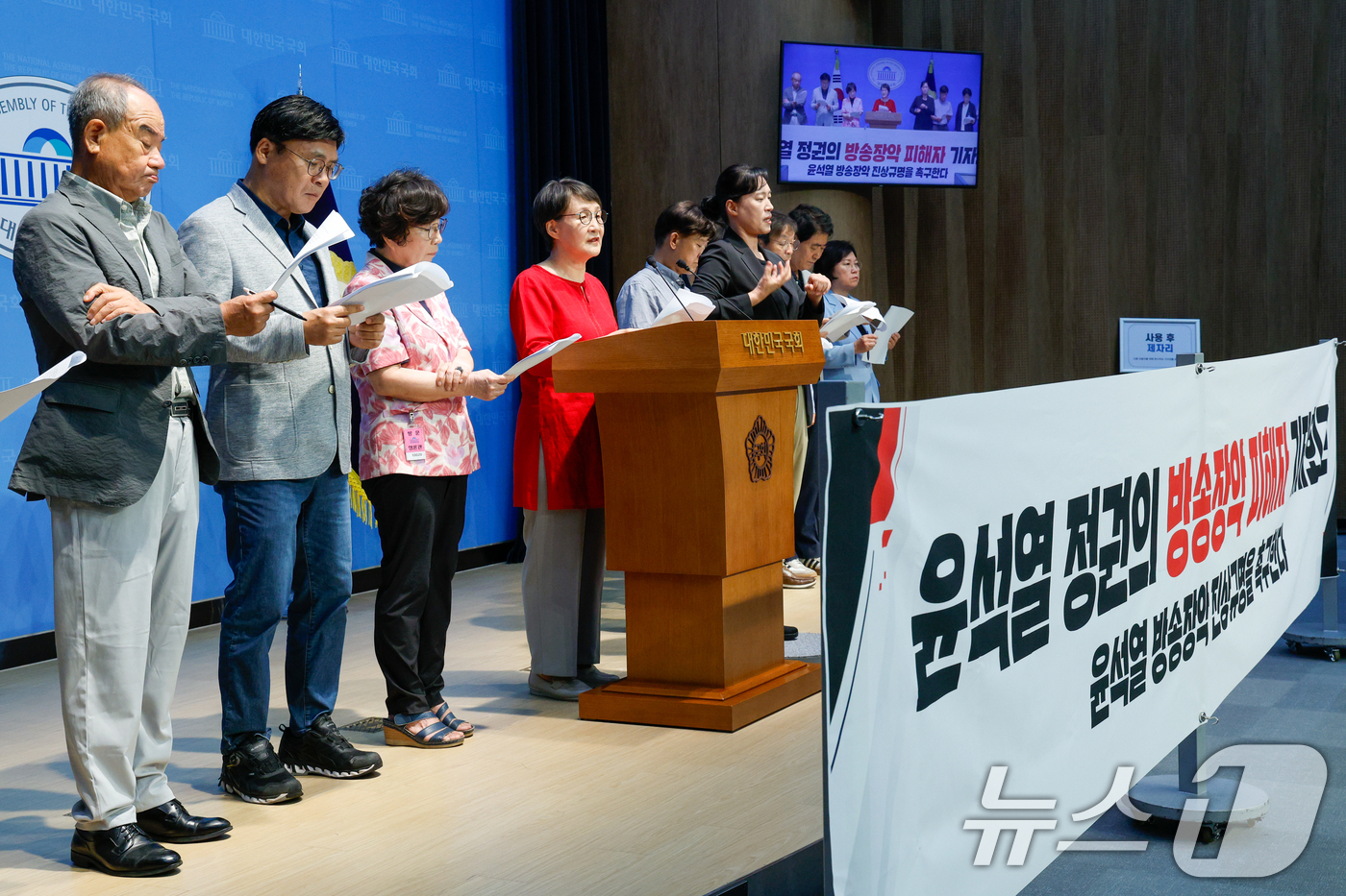 (서울=뉴스1) 안은나 기자 = 권태선 방송문화진흥회 이사장이 24일 서울 여의도 국회 소통관에서 열린 '윤석열 정권의 방송장악 피해자 기자회견'에서 발언하고 있다. 문재인 정부 …