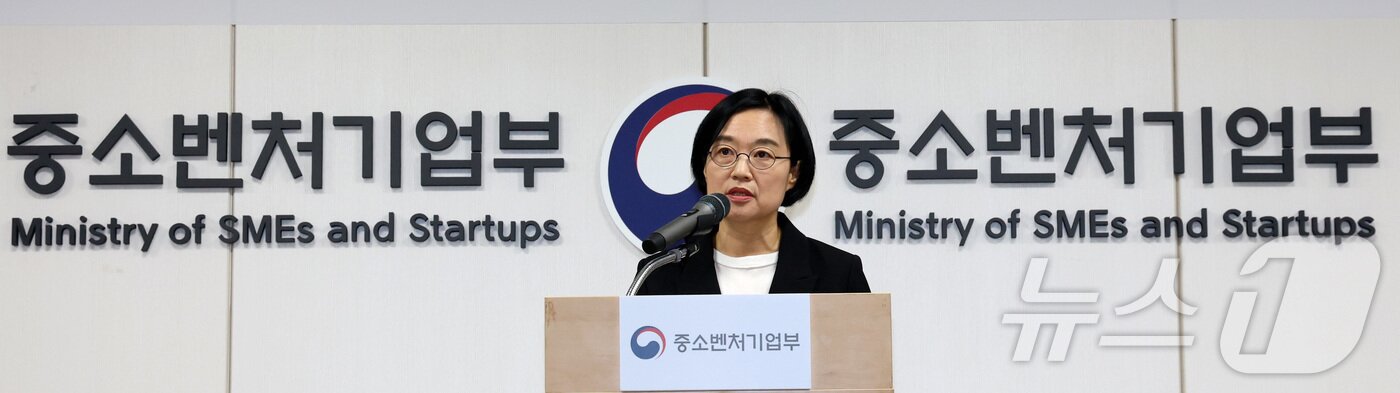 본문 이미지 - 한성숙 중소벤처기업부 장관. &lt;자료사진&gt; ⓒ News1 김기남 기자