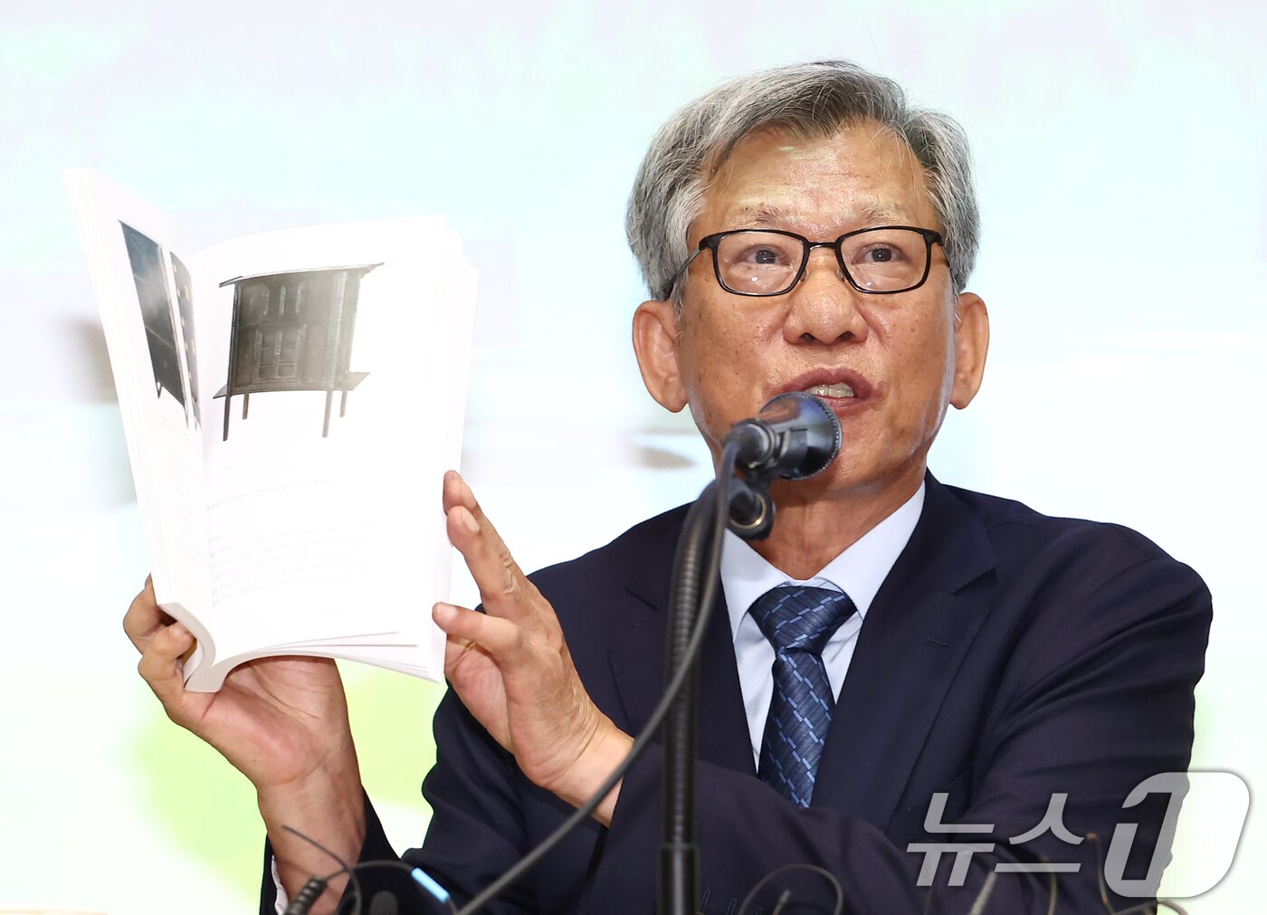 본문 이미지 - 유홍준 국립중앙박물관장이 24일 서울 용산구 국립중앙박물관에서 열린 기자간담회에서 발언하고 있다. 2025.7.24/뉴스1 ⓒ News1 김민지 기자