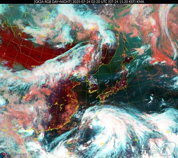 본문 이미지 - 24일 오전 11시20분 기준 한반도 인근 기압 양상(국가기상위성센터 제공) ⓒ 뉴스1