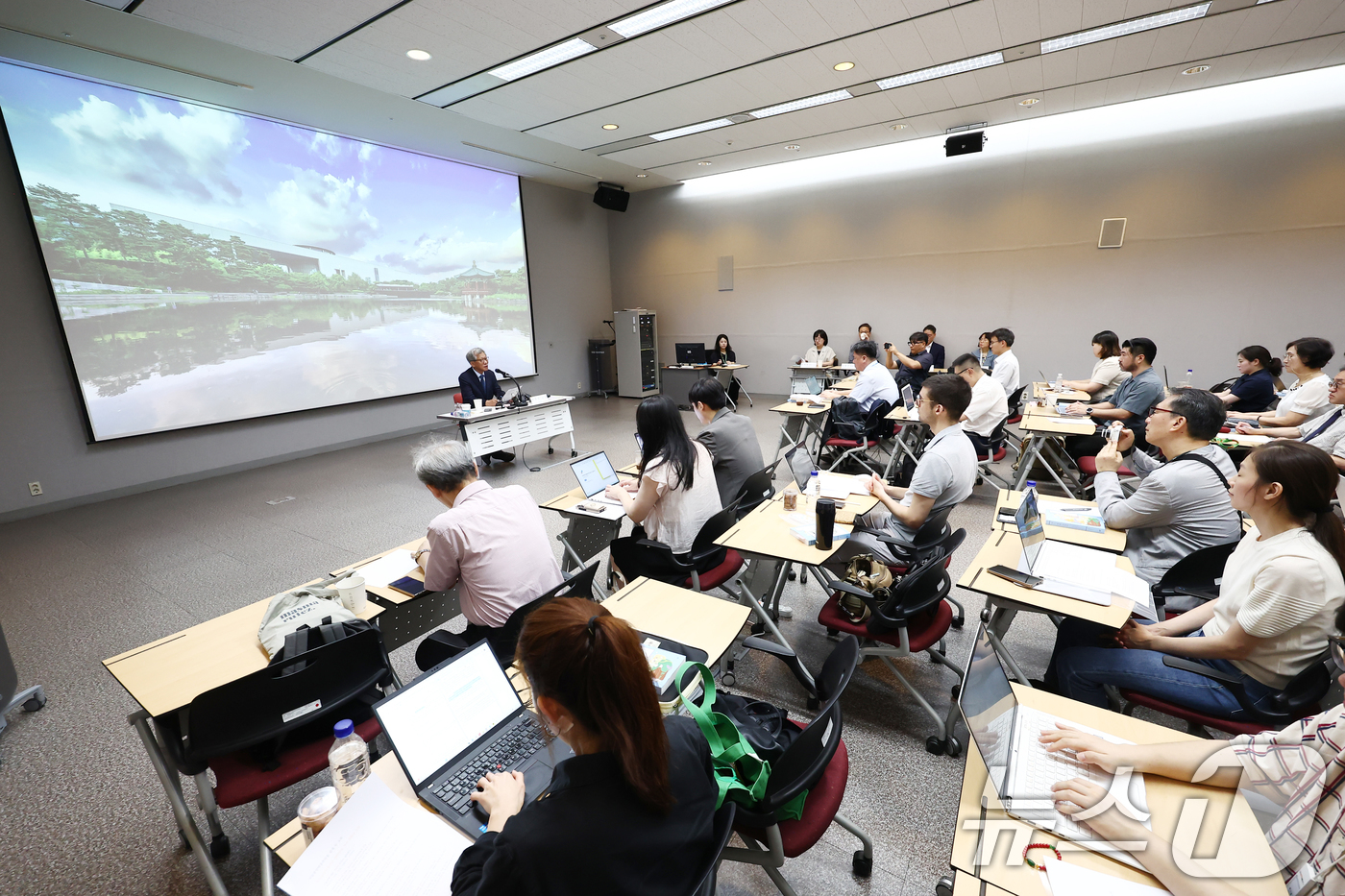 (서울=뉴스1) 김민지 기자 = 유홍준 국립중앙박물관장이 24일 서울 용산구 국립중앙박물관에서 열린 기자간담회에서 발언하고 있다. 2025.7.24/뉴스1