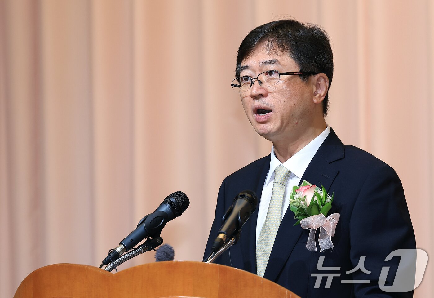 본문 이미지 - 오영준 헌법재판소 재판관이 24일 오전 서울 종로구 재동 헌법재판소에서 열린 취임식에서 취임사를 하고 있다. 2025.7.24/뉴스1 ⓒ News1 박정호 기자