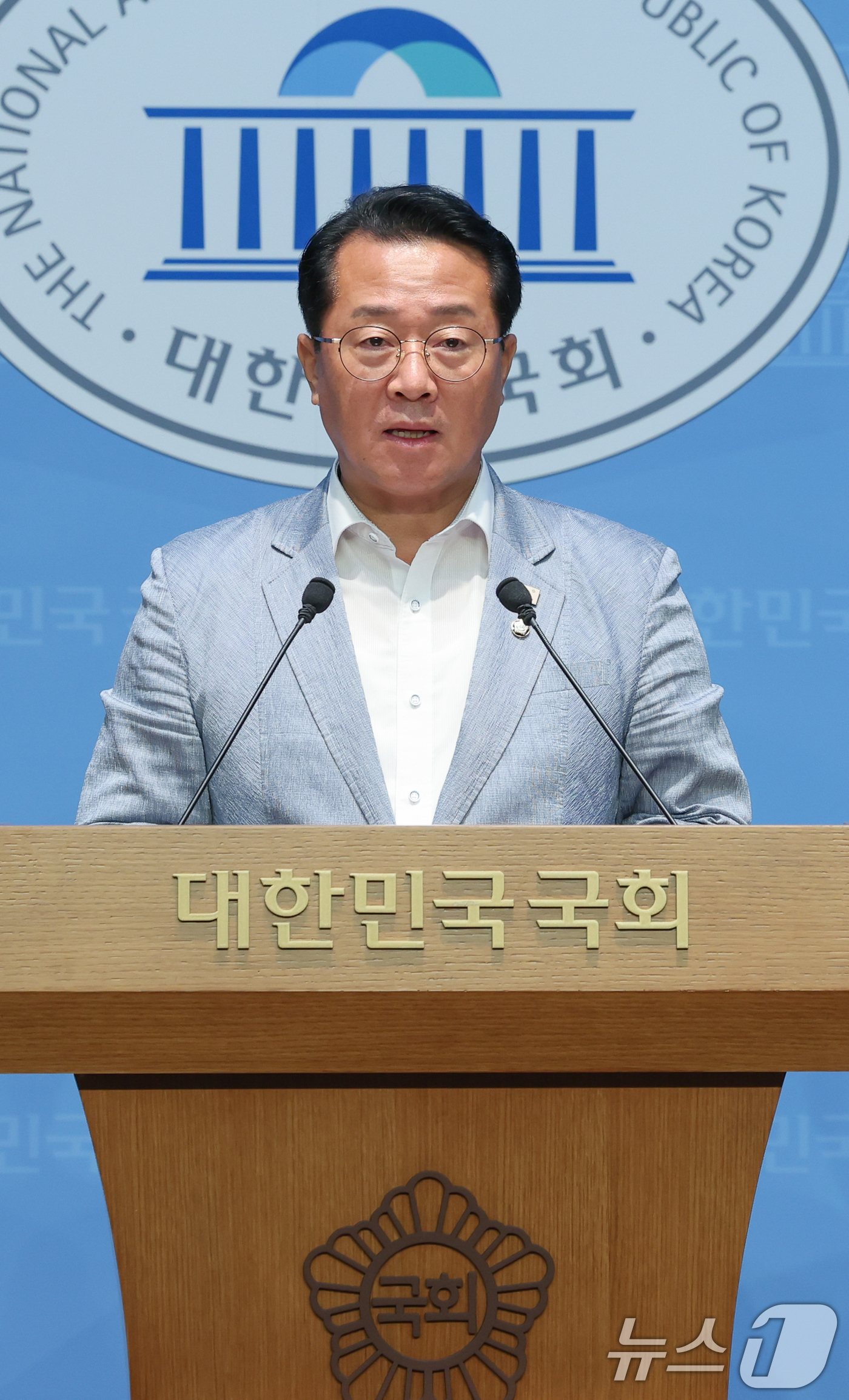 (서울=뉴스1) 안은나 기자 = 문금주 더불어민주당 원내대변인이 24일 서울 여의도 국회 소통관에서 아리셀 참사 관련 브리핑을 하고 있다. 2025.7.24/뉴스1