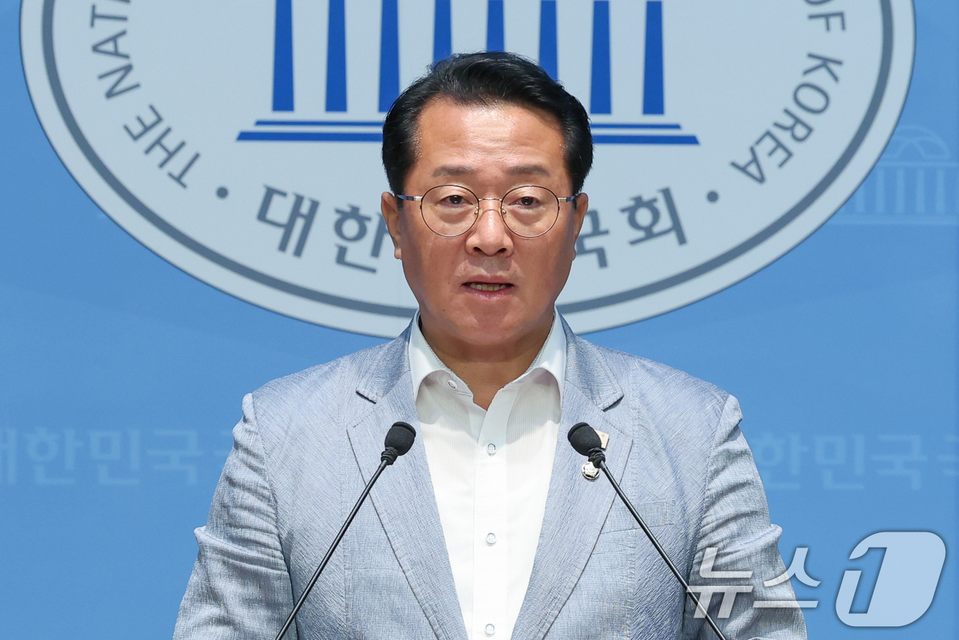 (서울=뉴스1) 안은나 기자 = 문금주 더불어민주당 원내대변인이 24일 서울 여의도 국회 소통관에서 아리셀 참사 관련 브리핑을 하고 있다. 2025.7.24/뉴스1