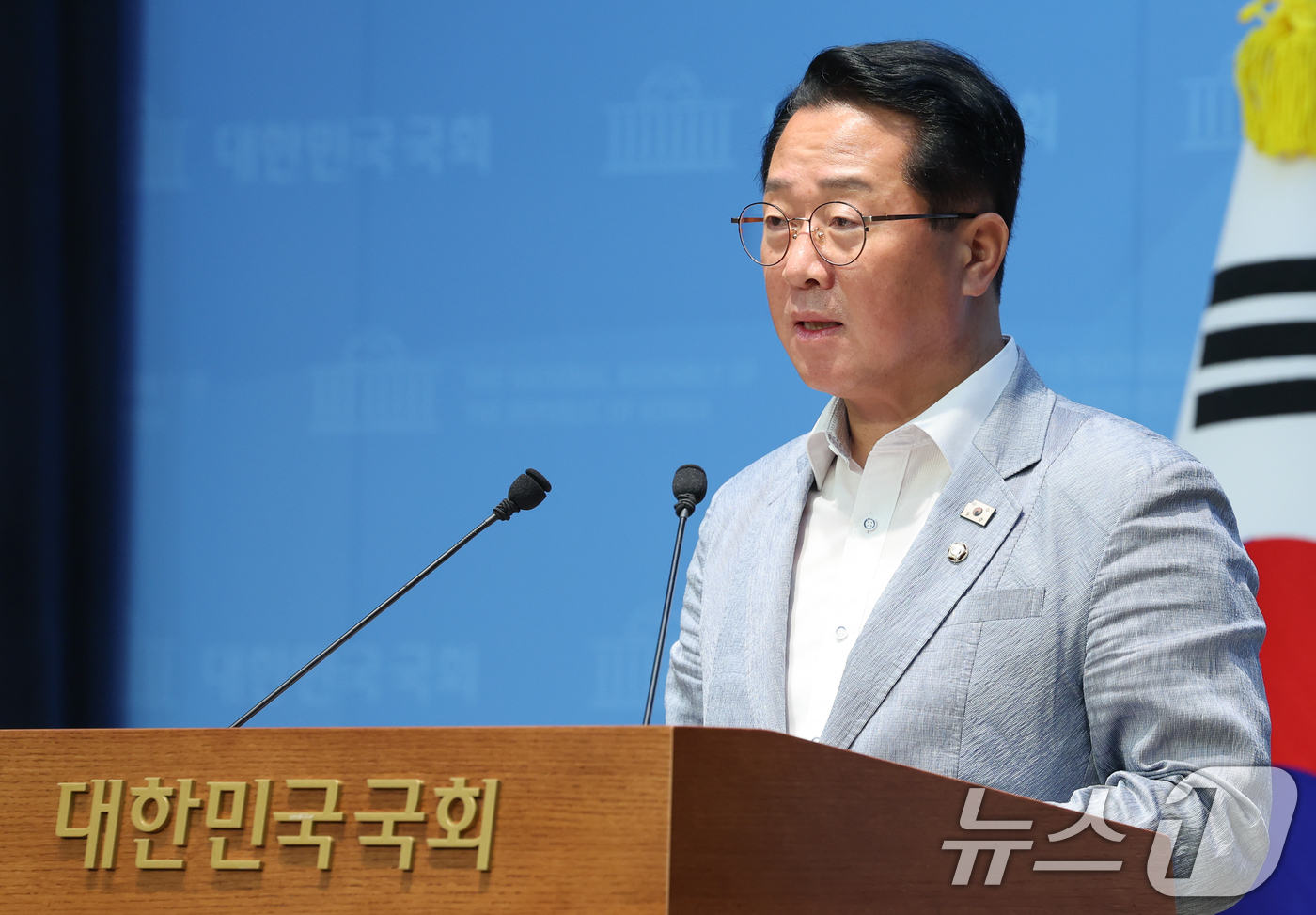 (서울=뉴스1) 안은나 기자 = 문금주 더불어민주당 원내대변인이 24일 서울 여의도 국회 소통관에서 아리셀 참사 관련 브리핑을 하고 있다. 2025.7.24/뉴스1