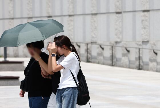 온열질환자 올해 누적 2000명 육박…하루새 107명 늘었다
