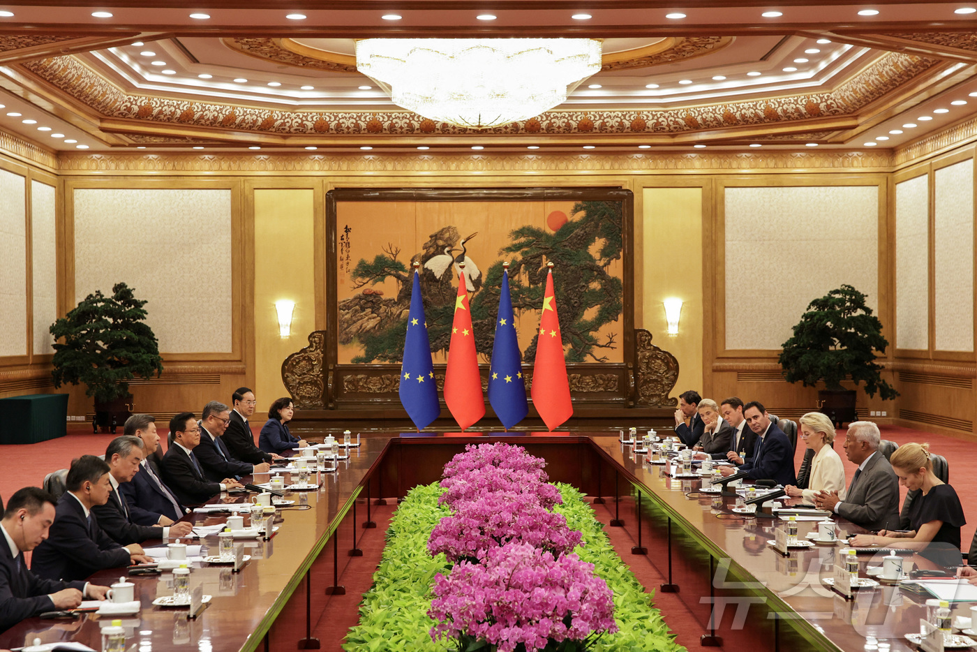 (베이징 로이터=뉴스1) 권영미 기자 = 24일 중국 베이징 인민대회당에서 제25차 유럽연합-중국 정상회담 개막식이 열리고 있다. 2025.07.24.ⓒ 로이터=뉴스1