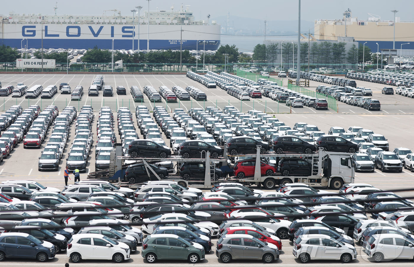 (평택=뉴스1) 김영운 기자 = 한국이 미국의 자동차 관세를 낮추기 위해 대미 투자펀드 조성을 검토 중이라고 블룸버그통신이 24일 보도했다.익명을 요구한 소식통은 하워드 러트닉 미 …