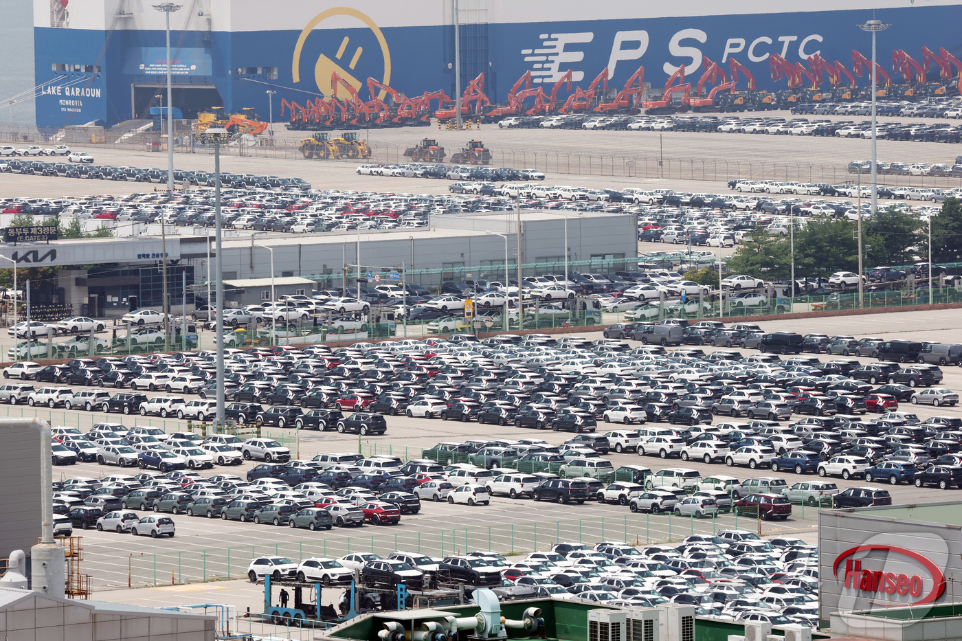 (평택=뉴스1) 김영운 기자 = 한국이 미국의 자동차 관세를 낮추기 위해 대미 투자펀드 조성을 검토 중이라고 블룸버그통신이 24일 보도했다.익명을 요구한 소식통은 하워드 러트닉 미 …