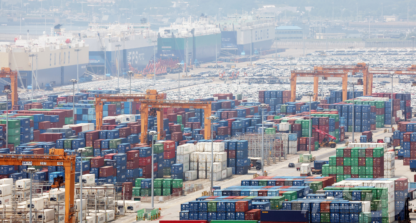 (평택=뉴스1) 김영운 기자 = 24일 한국은행이 발표한 '2025년 2분기 실질 국내총생산(GDP)'에 따르면 올해 2분기 실질 GDP 전기 대비 0.6%(속보치) 성장했다.특히 …