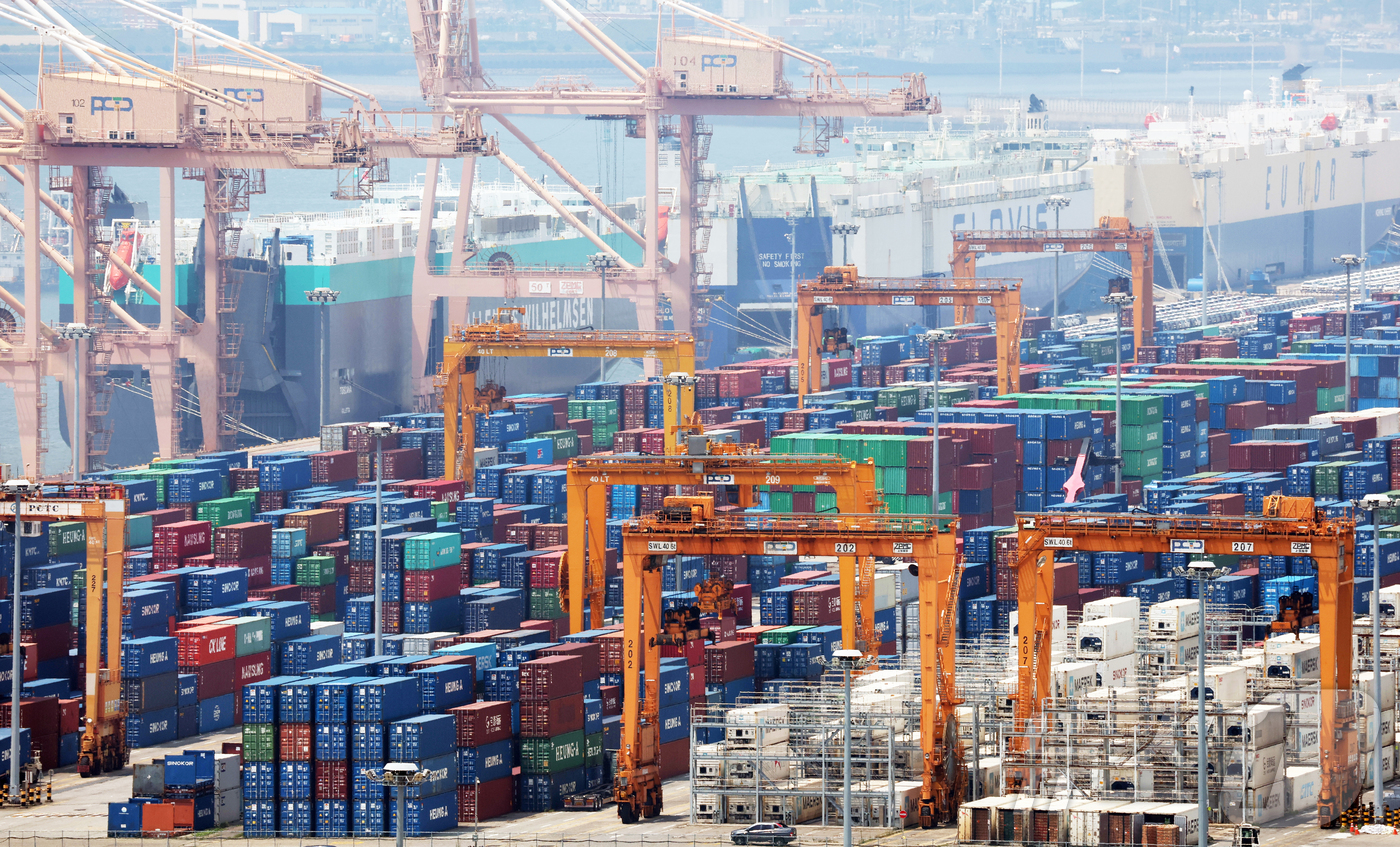 (평택=뉴스1) 김영운 기자 = 24일 한국은행이 발표한 '2025년 2분기 실질 국내총생산(GDP)'에 따르면 올해 2분기 실질 GDP 전기 대비 0.6%(속보치) 성장했다.특히 …