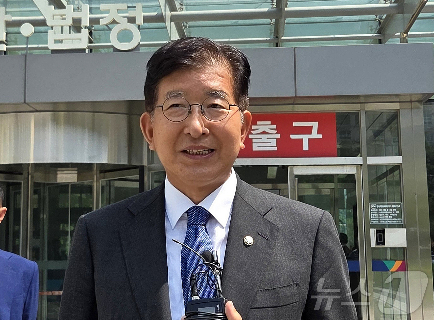 (경기=뉴스1) 배수아 기자 = 제22대 국회의원 선거 당시 '재산 축소 의혹'으로 재판에 넘겨진 이상식 더불어민주당 의원(경기 용인갑)이 24일 오후 경기 수원시 영통구 수원지방 …