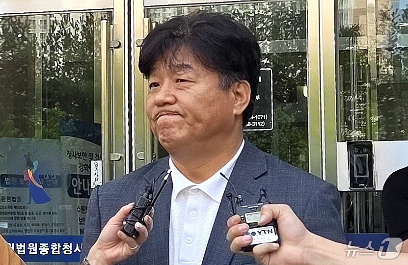 (수원=뉴스1) 배수아 기자 = 제22대 국회의원 선거 당시 '대출 사기 의혹'으로 재판에 넘겨진 양문석 더불어민주당 의원(경기 안산시갑)이 24일 오후 경기 수원시 영통구 수원지 …