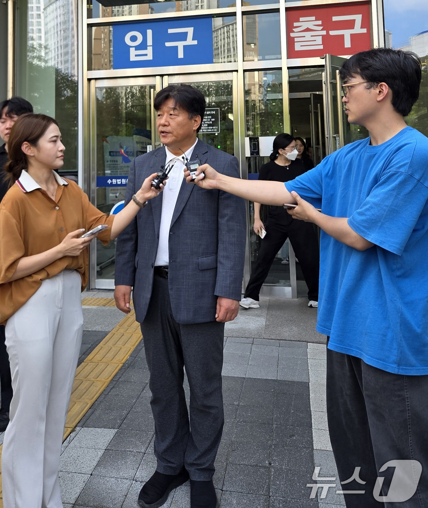 (수원=뉴스1) 배수아 기자 = 제22대 국회의원 선거 당시 '대출 사기 의혹'으로 재판에 넘겨진 양문석 더불어민주당 의원(경기 안산시갑)이 24일 오후 경기 수원시 영통구 수원지 …