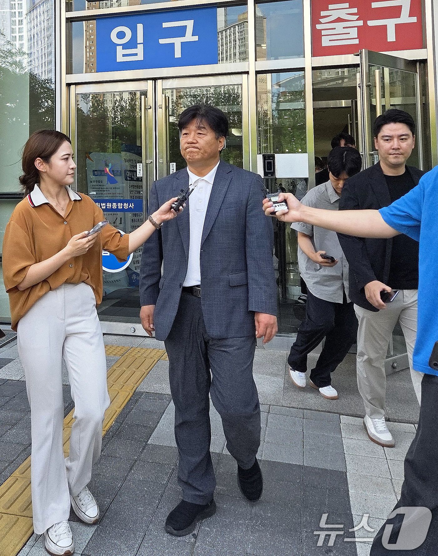 (수원=뉴스1) 배수아 기자 = 제22대 국회의원 선거 당시 '대출 사기 의혹'으로 재판에 넘겨진 양문석 더불어민주당 의원(경기 안산시갑)이 24일 오후 경기 수원시 영통구 수원지 …