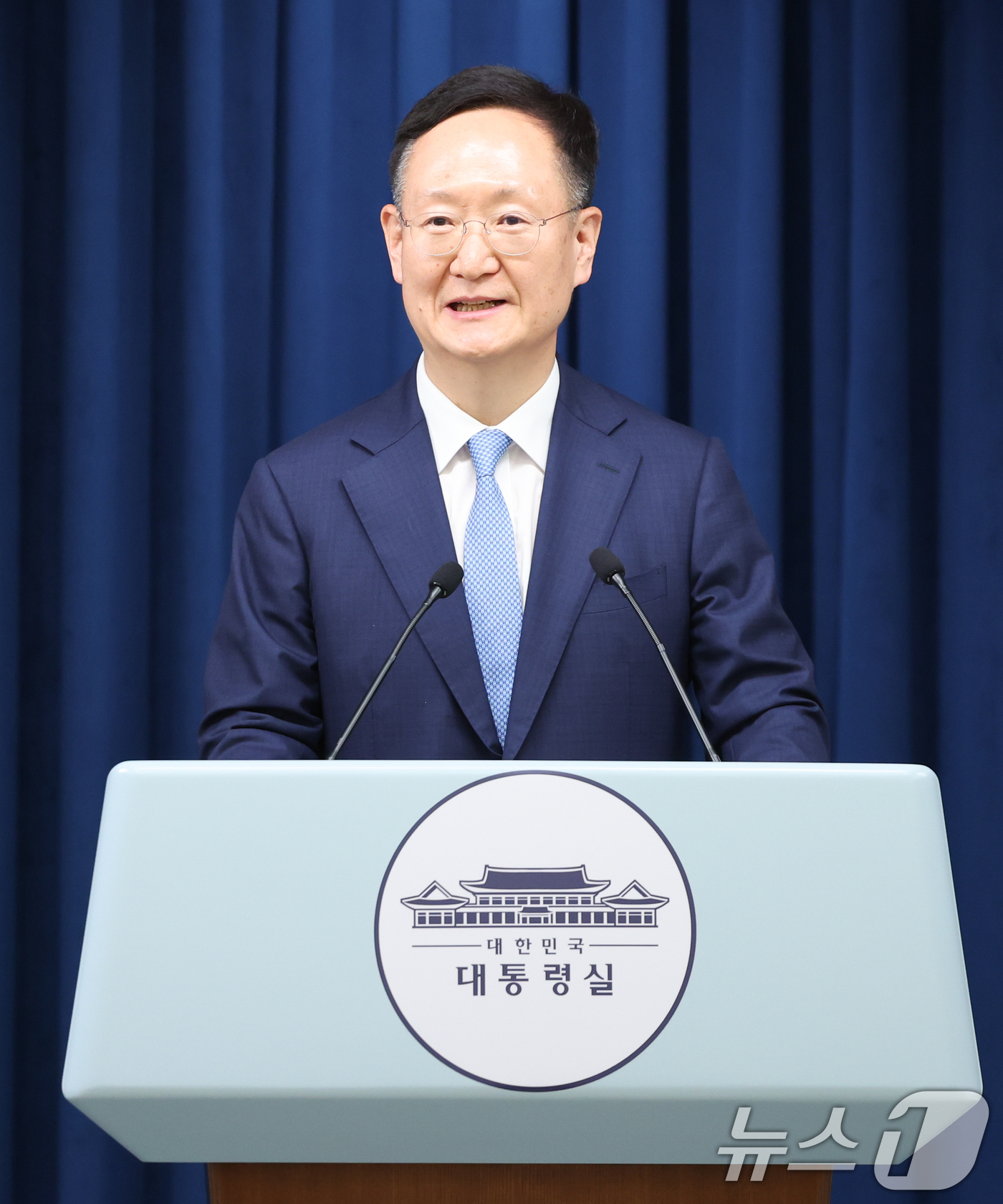 (서울=뉴스1) 허경 기자 = 봉욱 민정수석이 24일 서울 용산 대통령실 청사에서 대통령 주재 수석보좌관 회의 관련 브리핑을 하고 있다. 2025.7.24/뉴스1