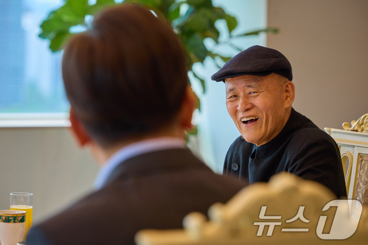 (서울=뉴스1) 허경 기자 = 이재명 대통령이 24일 서울 용산 대통령실 청사에서 도올 김용옥 선생과 오찬을 하고 있다. (대통령실 제공. 재판매 및 DB 금지) 2025.7.24 …