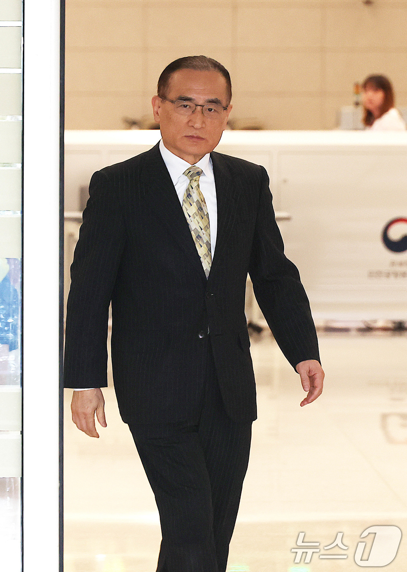 (인천공항=뉴스1) 김명섭 기자 = 위성락 대통령실 국가안보실장이 24일 오후 인천국제공항을 통해 귀국하고 있다.나흘간의 방미 일정을 마친 위성락 대통령실 국가안보실장은 마코 루비 …