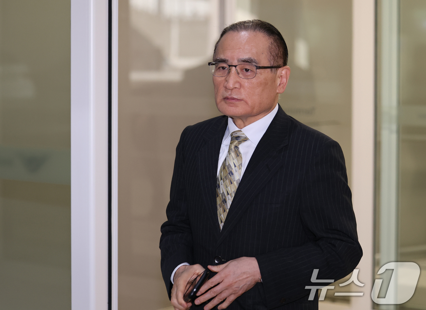 (인천공항=뉴스1) 김명섭 기자 = 위성락 대통령실 국가안보실장이 24일 오후 인천국제공항을 통해 귀국하고 있다.나흘간의 방미 일정을 마친 위성락 대통령실 국가안보실장은 마코 루비 …