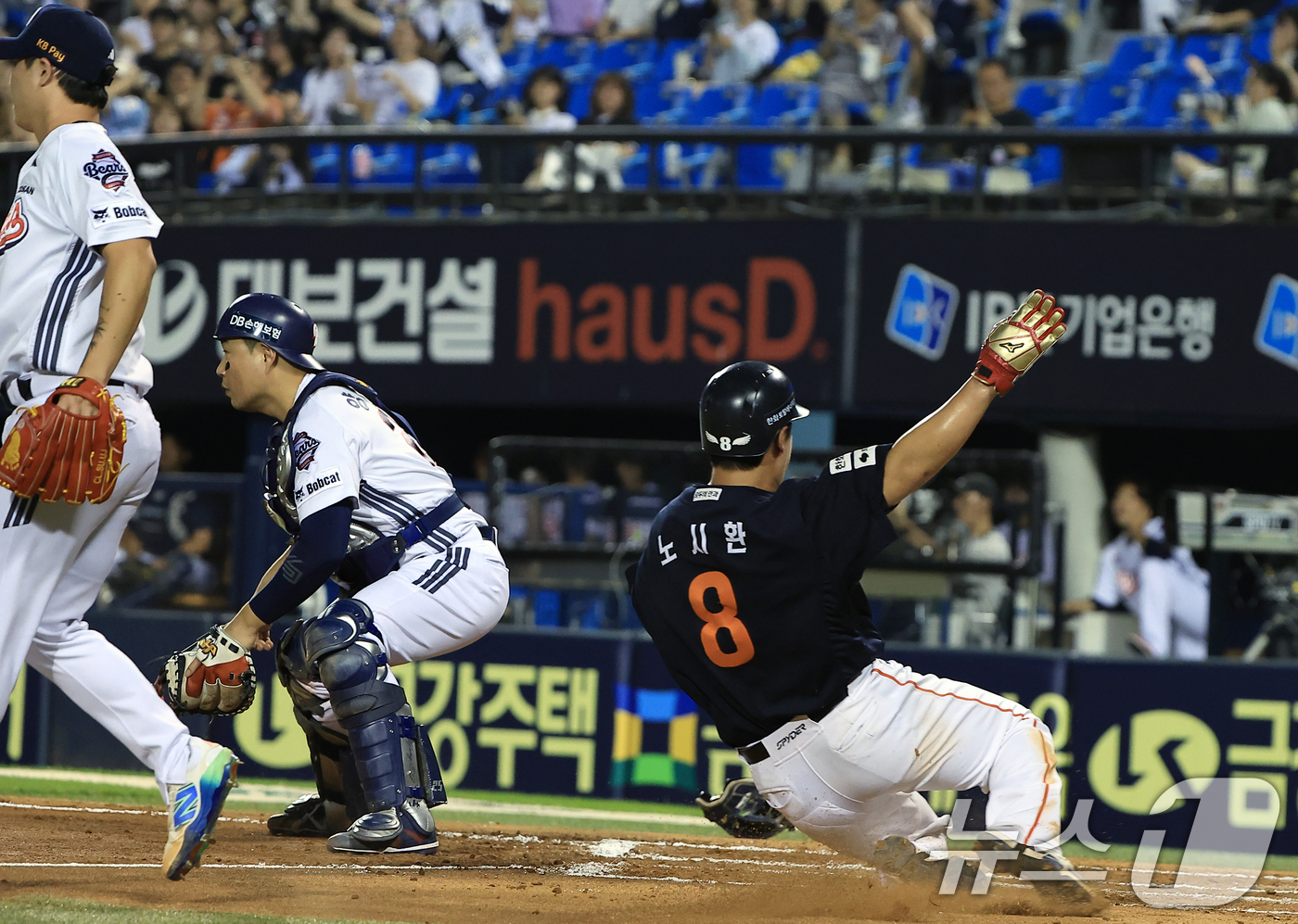 (서울=뉴스1) 박정호 기자 = 24일 오후 서울 송파구 잠실야구장에서 열린 프로야구 '2025 신한 SOL뱅크 KBO 리그' 한화 이글스와 두산 베어스의 경기에서 7회초 무사 주 …