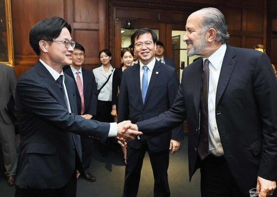 유럽 날아갔다 다시 워싱턴으로…산업·통상수장, 美상무 밀착협상
