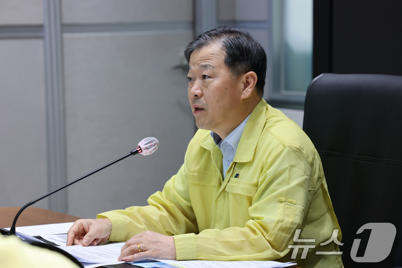 (서울=뉴스1) 임세영 기자 = 이형훈 중앙재난안전대책본부 제1총괄조정관(보건복지부 제2차관)이 25일 오전 서울 종로구 정부서울청사 중앙재난안전상황실 서울상황센터에서 열린 의사 …