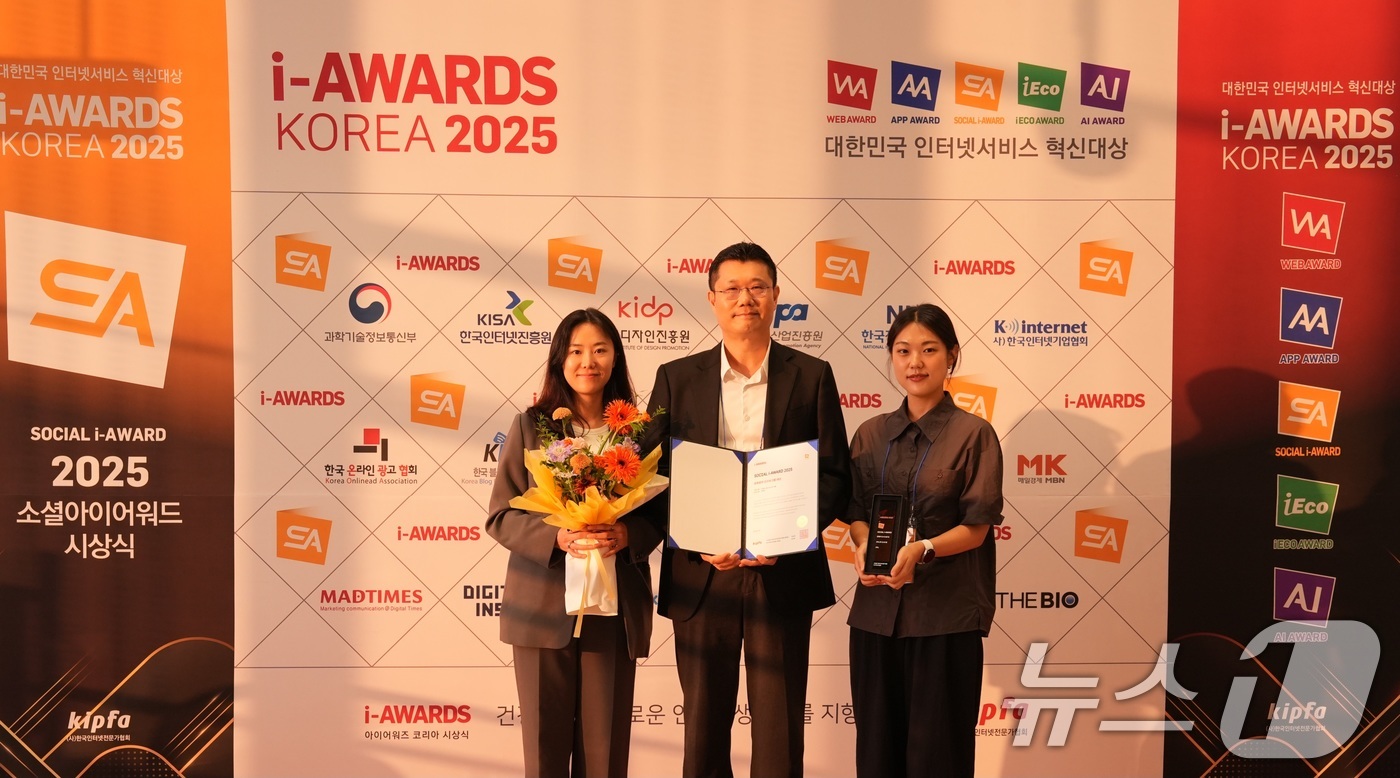 (서울=뉴스1) = 코엑스는 지난 24일 한국인터넷전문가협회가 주최한 '소셜아이어워드 2025'에서 전시컨벤션센터 최초로 문화 분야 인스타그램 부문 대상을 수상했다고 25일 밝혔다 …