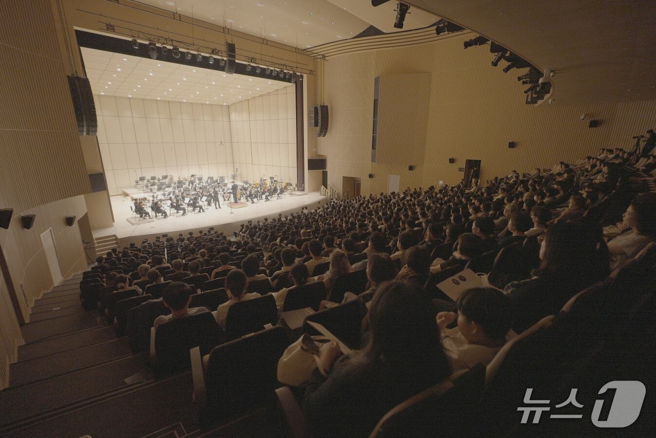 본문 이미지 -  제천예술의전당에서 열린 KBS교향악단 초청연주회.&#40;제천시 제공. 재판매 및 DB금지&#41; /뉴스1