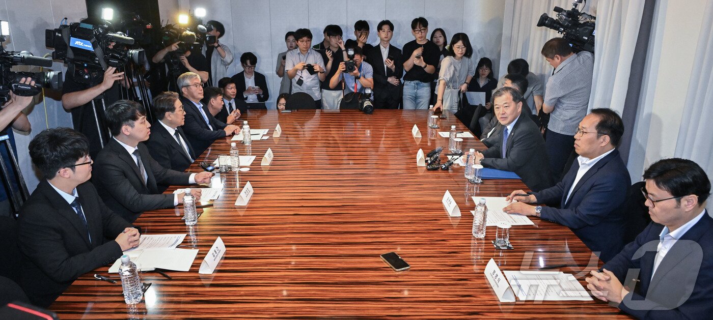 본문 이미지 - 25일 오전 서울 중구 더플라자호텔에서 열린 수련협의체 제1차 회의에서 이형훈 보건복지부 제2차관이 모두발언을 하고 있다. &#40;공동취재&#41; 2025.7.25/뉴스1 ⓒ News1 오대일 기자