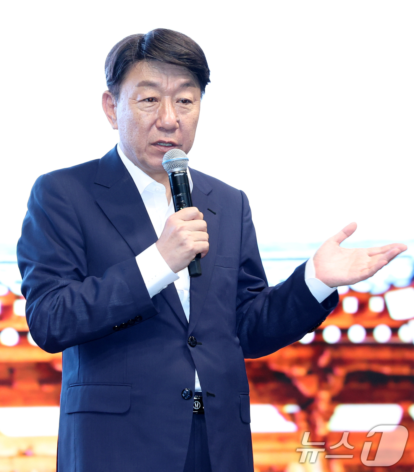 (전주=뉴스1) 유경석 기자 = 우범기 전주시장이 25일 전북 전주시 시그니처 호텔에서 열린 제13회 전북포럼에서 축사를 하고 있다. 2025.7.25/뉴스1