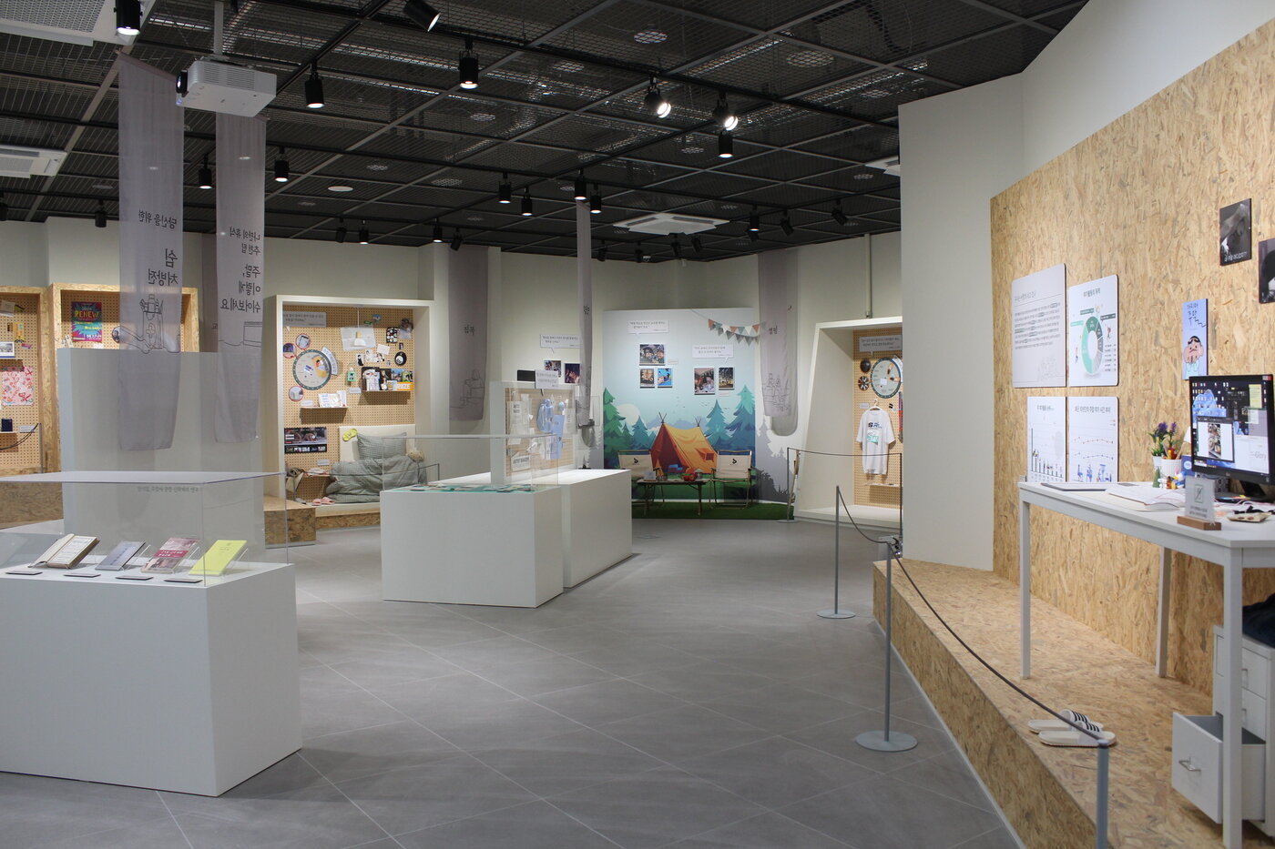 본문 이미지 - 한국기독교역사문화관 기획전시실 전경