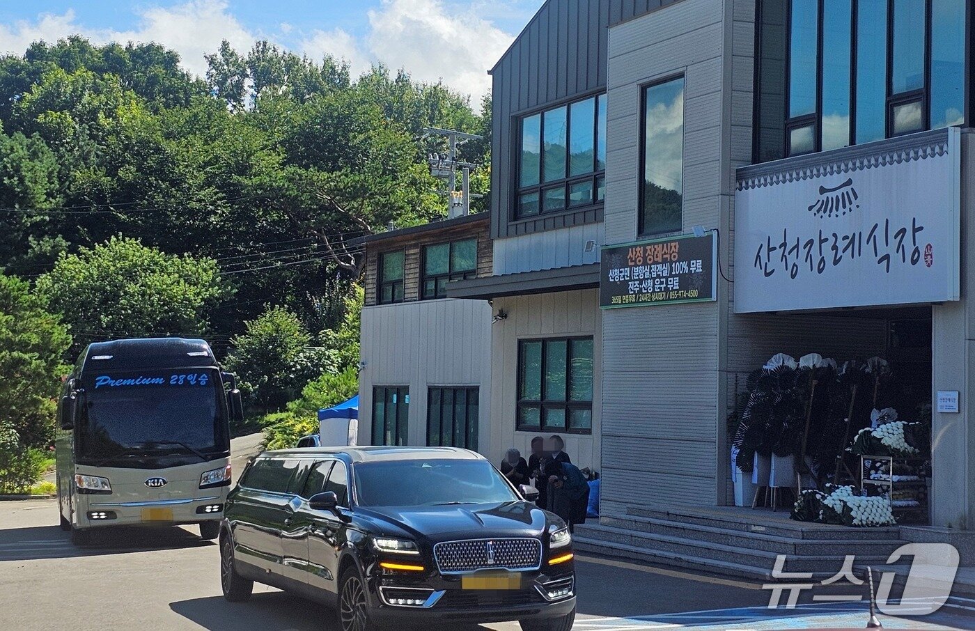 본문 이미지 - 산청 산사태로 목숨을 잃은 고인의 발인이 22일 산청장례식장에서 진행됐다. 2025.7.22/뉴스1 한송학기자