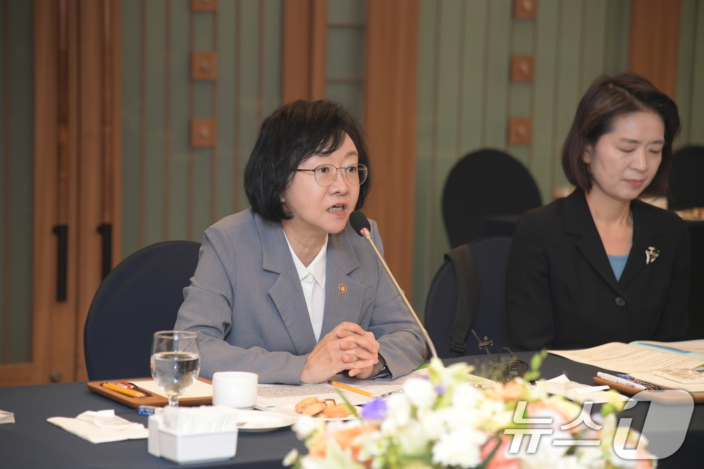 (서울=뉴스1) = 오유경 식품의약품안전처 처장이 25일 서울 중구 한국프레스센터에서 열린 11개 소비자단체 대표들과의 간담회에서 발언하고 있다. (식품의약품안전처 제공. 재판매 …