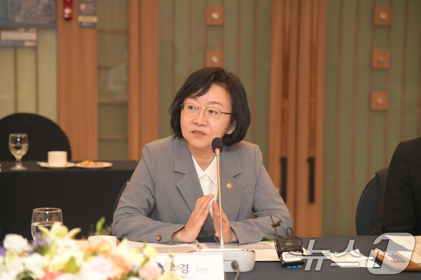 (서울=뉴스1) = 오유경 식품의약품안전처 처장이 25일 서울 중구 한국프레스센터에서 열린 11개 소비자단체 대표들과의 간담회에서 발언하고 있다. (식품의약품안전처 제공. 재판매 …