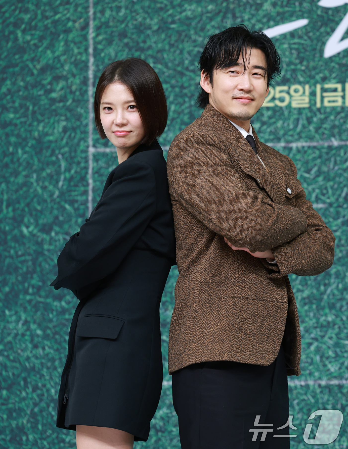 (서울=뉴스1) 권현진 기자 = 배우 임세미와 윤계상(오른쪽)이 25일 오후 서울 양천구 SBS에서 진행된 드라마 '트라이' 제작발표회에 참석해 포즈를 취하고 있다.'트라이: 우리 …