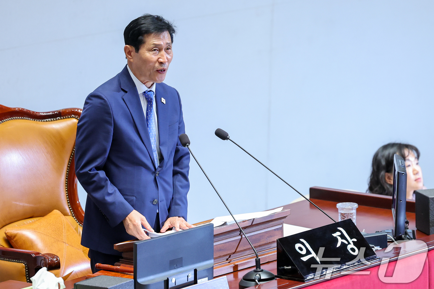 (서울=뉴스1) 안은나 기자 = 이학영 국회 부의장이 25일 서울 여의도 국회 예결위회의장에서 열린 제21회 대한민국 어린이 국회 개회식에서 개회사를 하고 있다. 2025.7.25 …