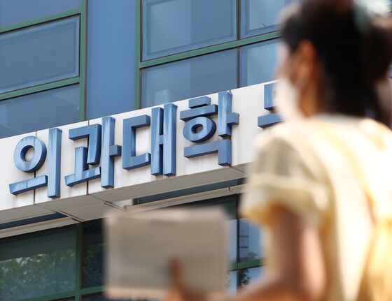 논란 속 의대 수시 한 달 앞으로…1천명 줄어든 모집인원 변수