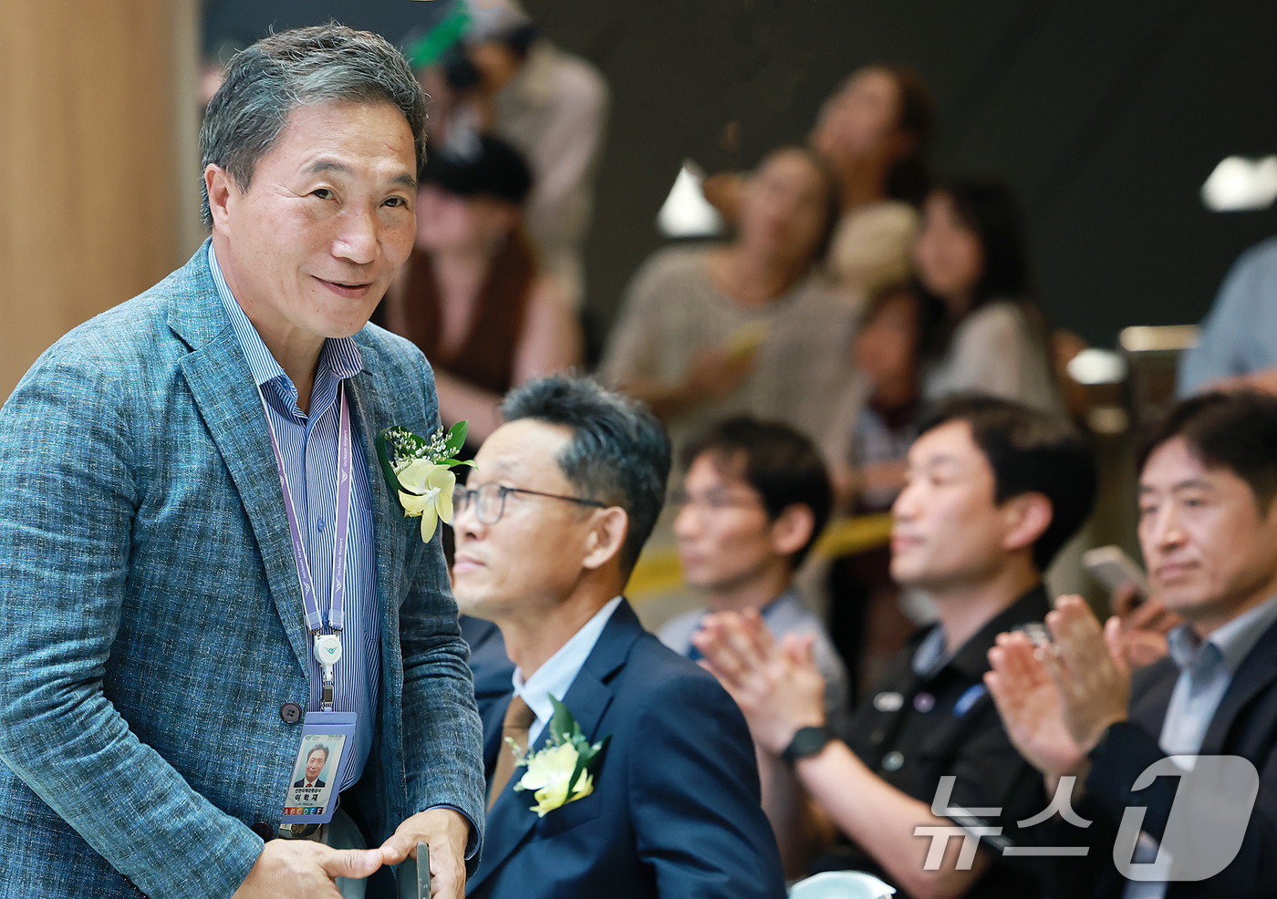 (인천공항=뉴스1) 권현진 기자 = 이학재 인천국제공항사장이 25일 인천국제공항 제1여객터미널에서 열린 인천공항세관 홍보대사 위촉식에 참석해 인사를 하고 있다. 2025.7.25/ …