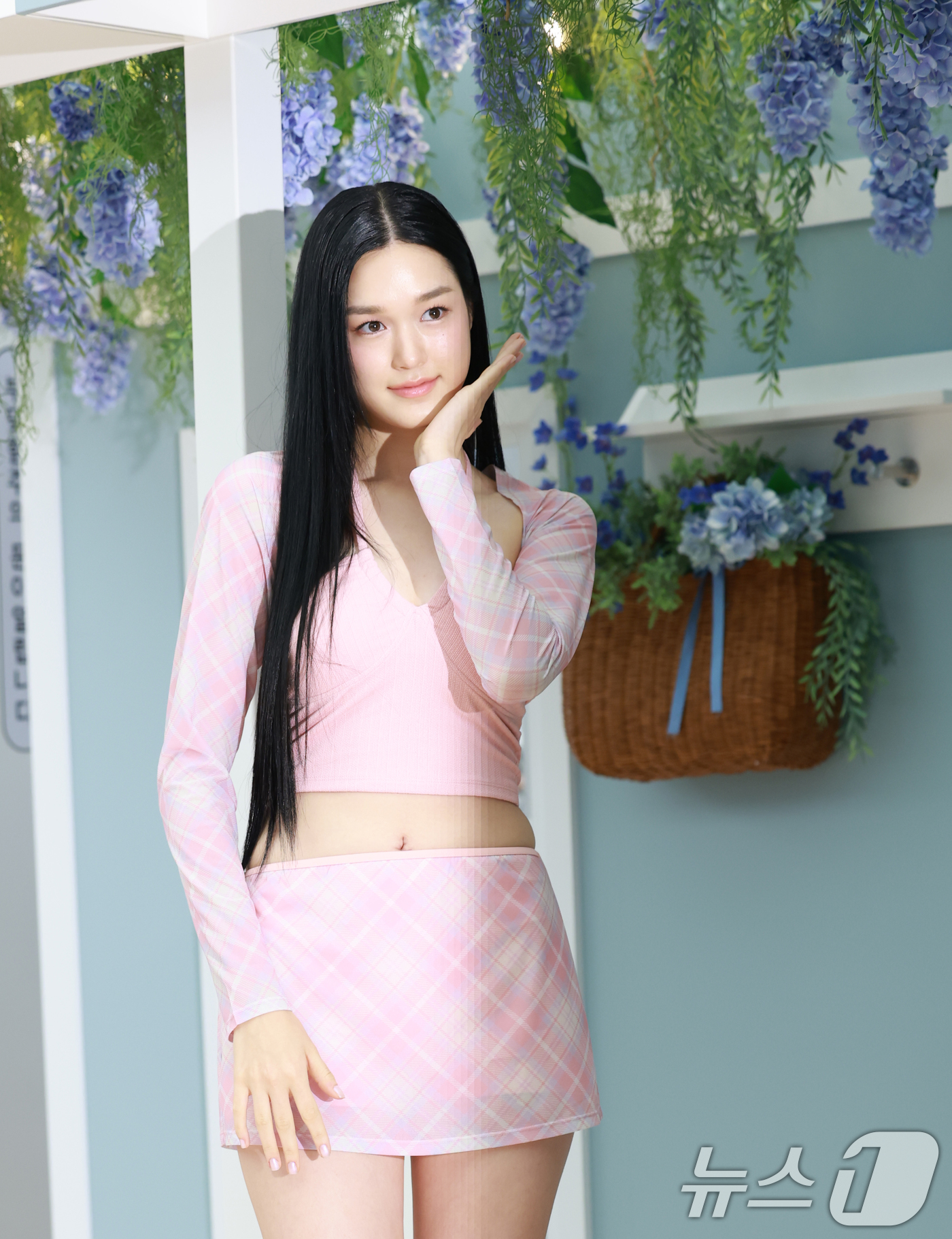 (서울=뉴스1) 권현진 기자 = 배우 이수현이 25일 오전 서울 서초구 신세계백화점 강남점에서 열린 브랜드 '배럴'의 '서머브리르 팝업스토어 오픈 기념 포토콜' 행사에 참석해 포즈 …