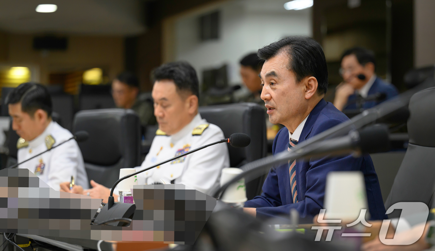 (서울=뉴스1) = 안규백 국방부 장관이 25일 취임 직후 첫 공식 일정으로 서울 용산구 합동참모본부 전투통제실에서 '전군주요지휘관회의'를 주관하고 있다. (국방부 제공. 재판매 …
