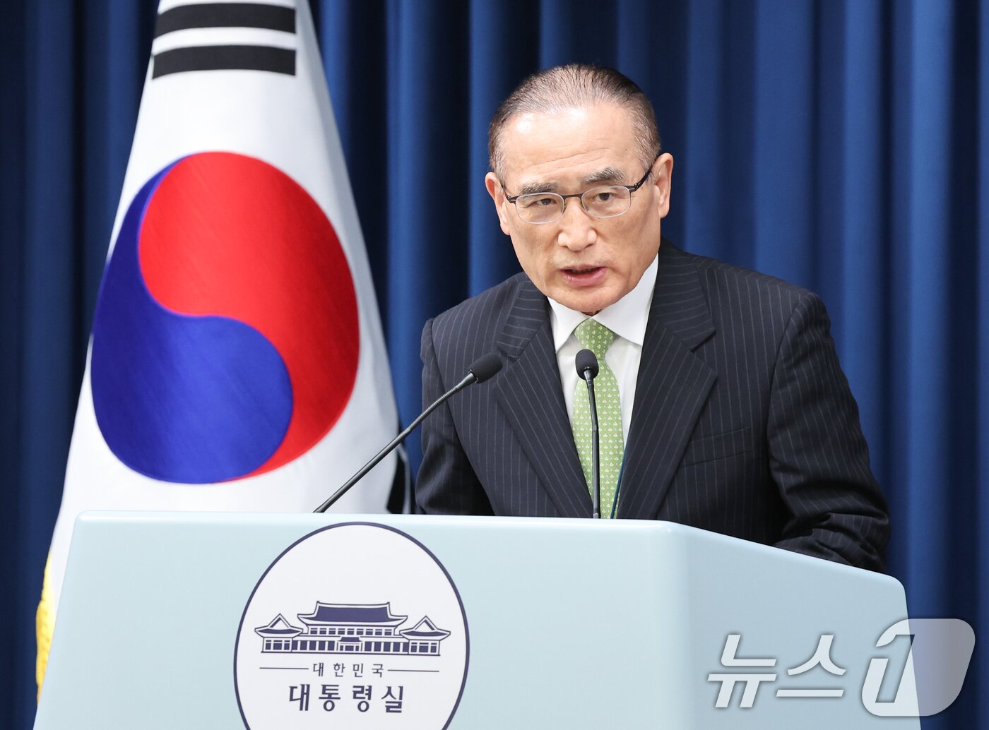 본문 이미지 - 위성락 국가안보실장이 25일 서울 용산구 대통령실 청사에서 비서실장 주재 통상대책회의 관련 브리핑을 하고 있다. 2025.7.25/뉴스1 ⓒ News1 허경 기자