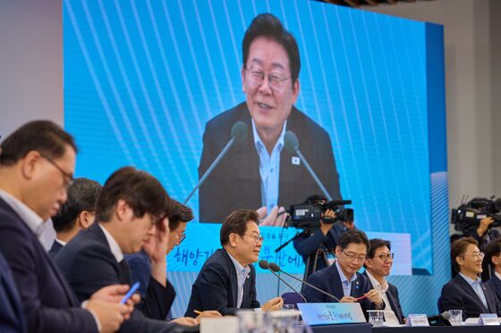 李대통령 "부산, 지역균형발전의 중심…해수부 이전·신공항 추진"(종합)