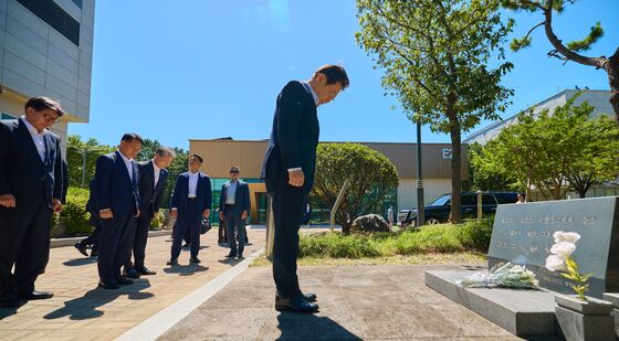 묵념하는 이재명 대통령