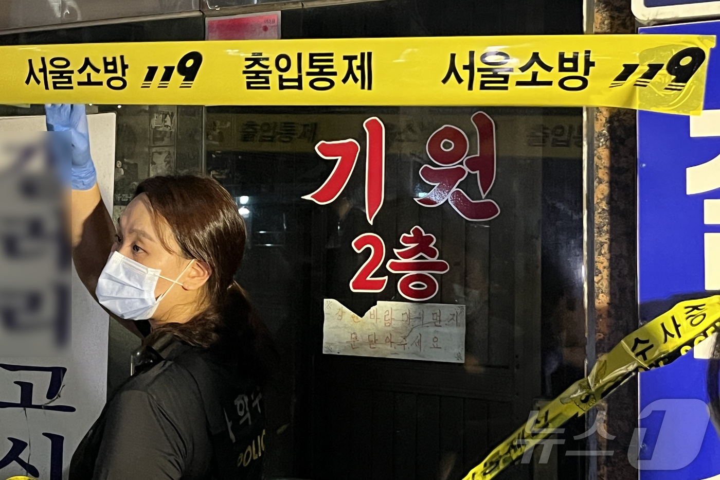 (서울=뉴스1) 김종훈 기자 = 25일 오후 서울 성북구 지하철 4호선 길음역 인근에서 칼부림 사건이 발생해 경찰이 현장을 수습하고 있다.경찰에 따르면 이날 오후 7시 37분쯤 길 …