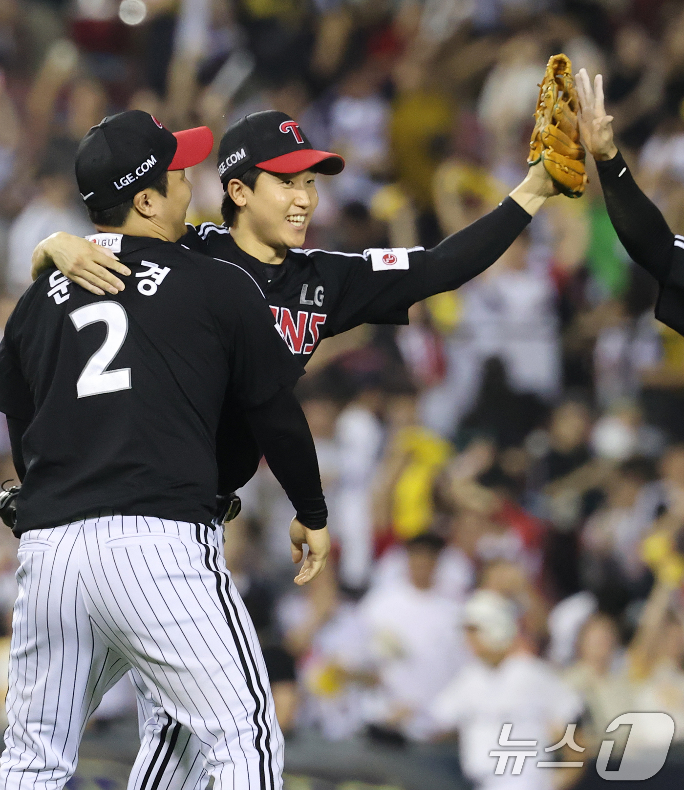 (서울=뉴스1) 오대일 기자 = 25일 서울 송파구 잠실야구장에서 열린 프로야구 '2025 신한 SOL뱅크 KBO 리그' LG 트윈스와 두산 베어스의 경기, 5:6으로 뒤진 두산의 …