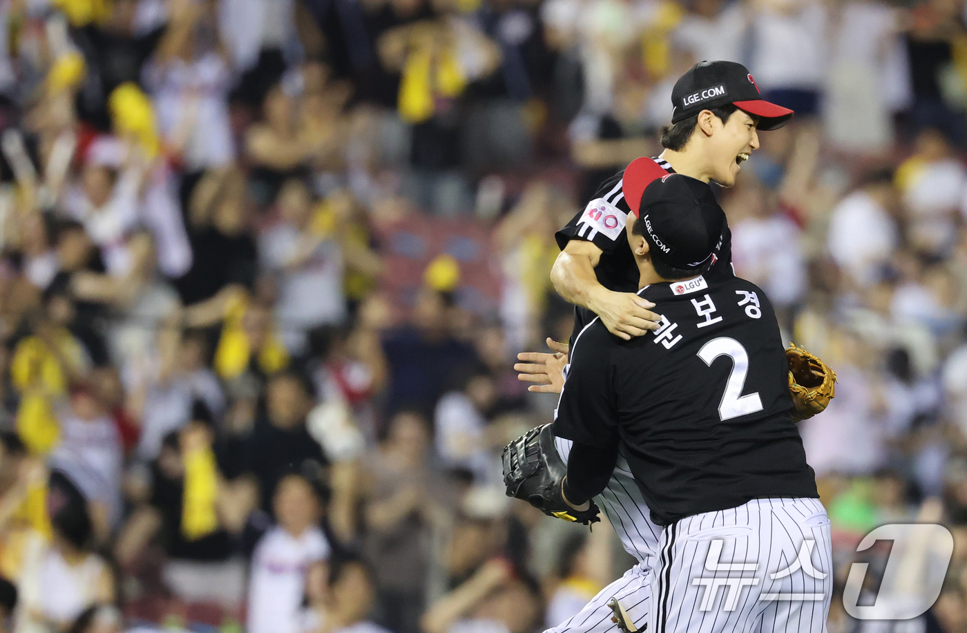 (서울=뉴스1) 오대일 기자 = 25일 서울 송파구 잠실야구장에서 열린 프로야구 '2025 신한 SOL뱅크 KBO 리그' LG 트윈스와 두산 베어스의 경기, 5:6으로 뒤진 두산의 …